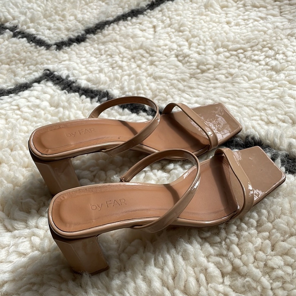 By Far Tanya Sandals in Nude Patent, Sz 39 - Picture 4 of 5